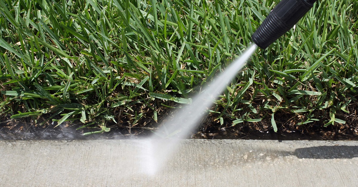 Pressure cleaning of footpaths, Ballina